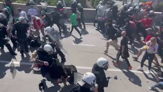 Sukob policije i demonstranata na Cetinju [upl. by Ahsinra]