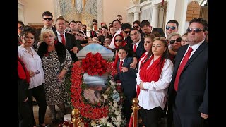 My Big Fat Gypsy Funeral Paddy Doherty kisses mum Queenies coffin as horsedrawn carriages Rolls [upl. by Archibold221]