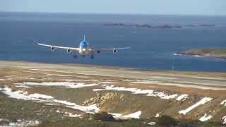 ATERRIZAJE CON VIENTO CRUZADO EN USHUAIA EN UN A340 DE AEROLINEAS ARGENTINAS [upl. by Nail]