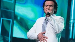 Julio Iglesias cantó en italiano Soy un truhán soy un señor [upl. by Yatnohs435]