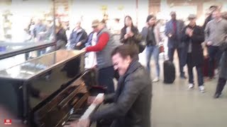 Pro pianist draws a crowd from nowhere [upl. by Opportina]