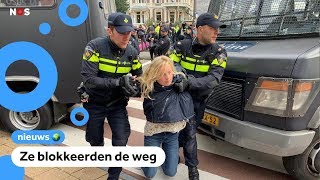 Politie pakt mensen op bij klimaatprotest in Amsterdam [upl. by Ainahpets]